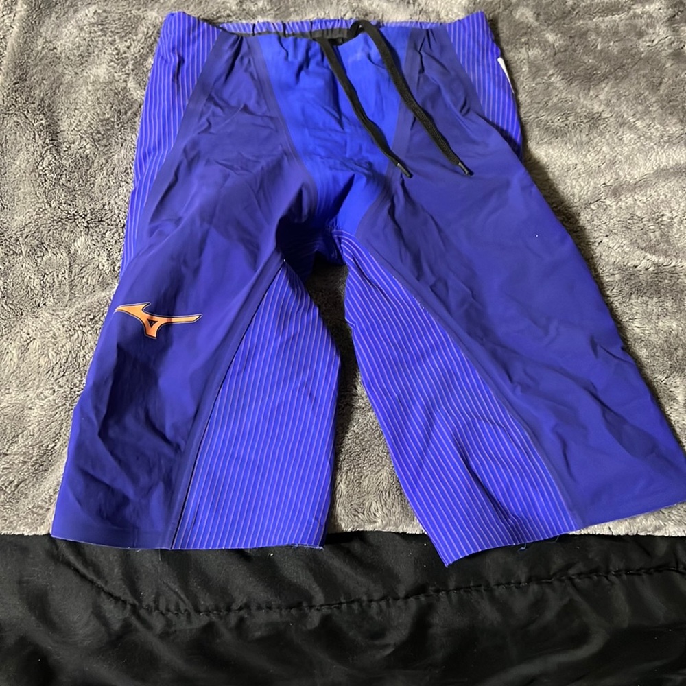Mizuno tech suit